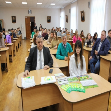 В зале учёного совета Новосибирского ГАУ состоялась встреча студентов с руководителями ряда ведущих предприятий Новосибирской области