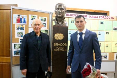 Торжественное открытие бюста Власову Роману Андреевичу