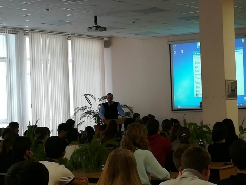 Встреча студентов 1 курса с сотрудником ФКСН НСО и врачом психиатром-наркологом